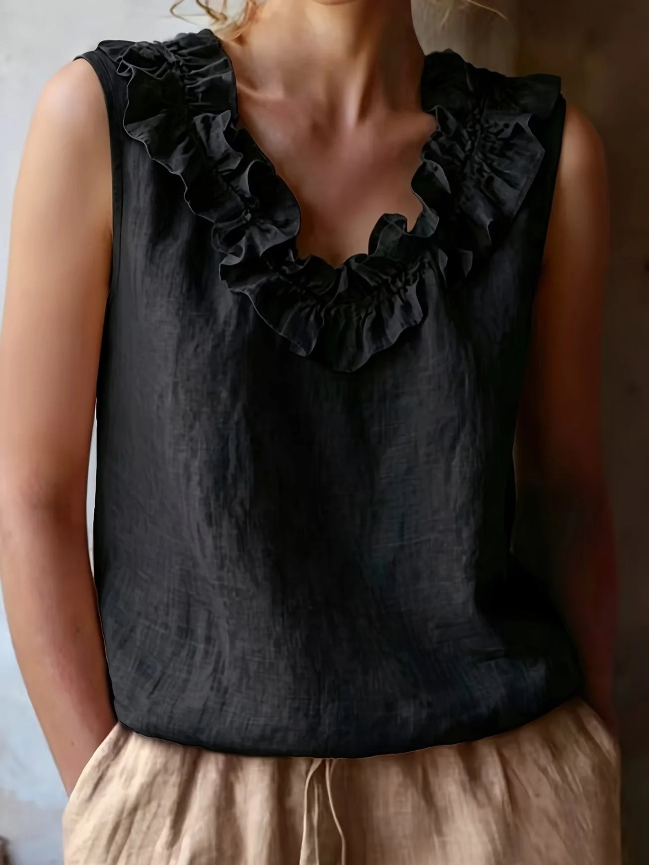 Safiya | Blusa sin Mangas con Cuello de Volantes
