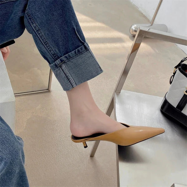 Katy | Mules de Punta con Escote en V