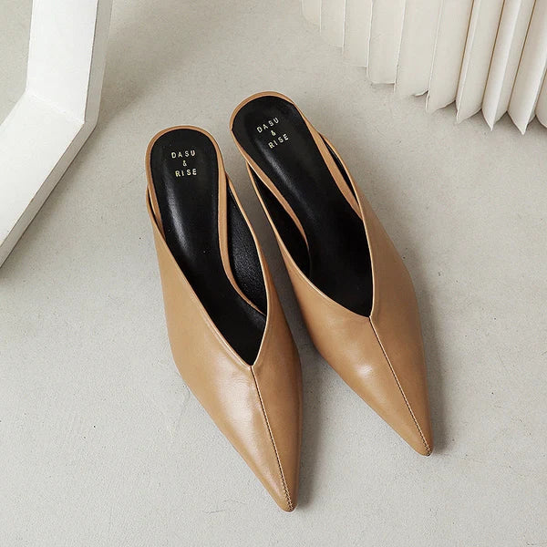 Katy | Mules de Punta con Escote en V