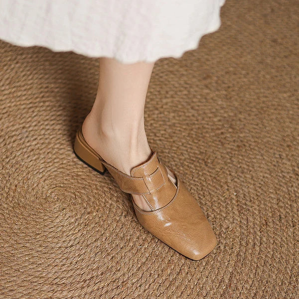 Carolie | Mules con Correa y Punta Cuadrada