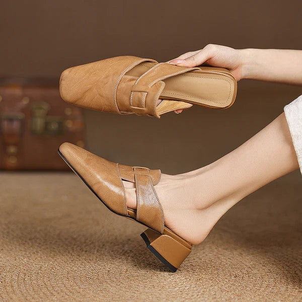 Carolie | Mules con Correa y Punta Cuadrada