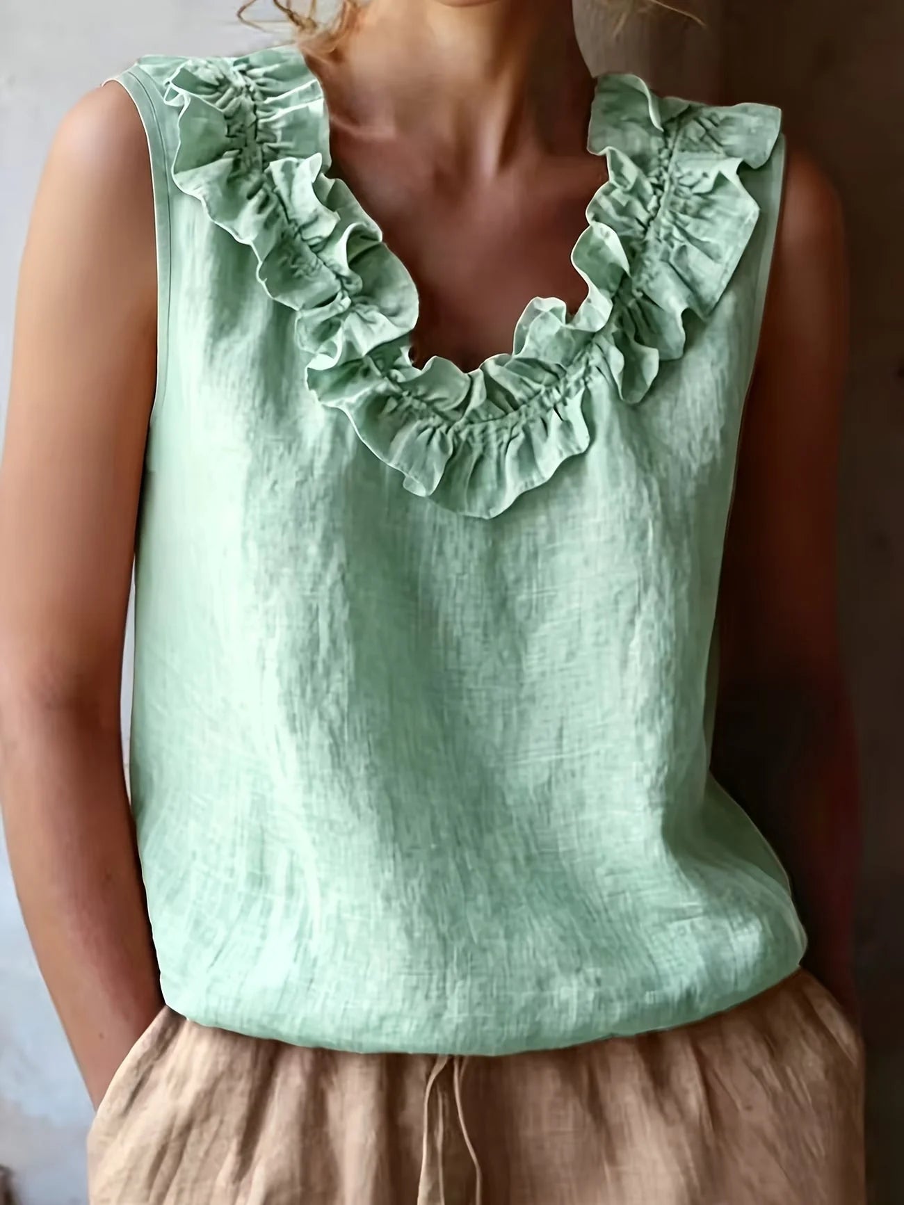 Safiya | Blusa sin Mangas con Cuello de Volantes