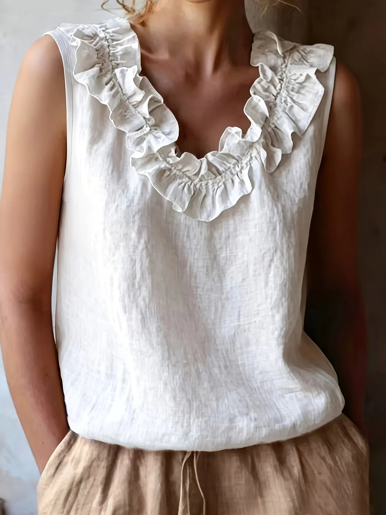 Safiya | Blusa sin Mangas con Cuello de Volantes