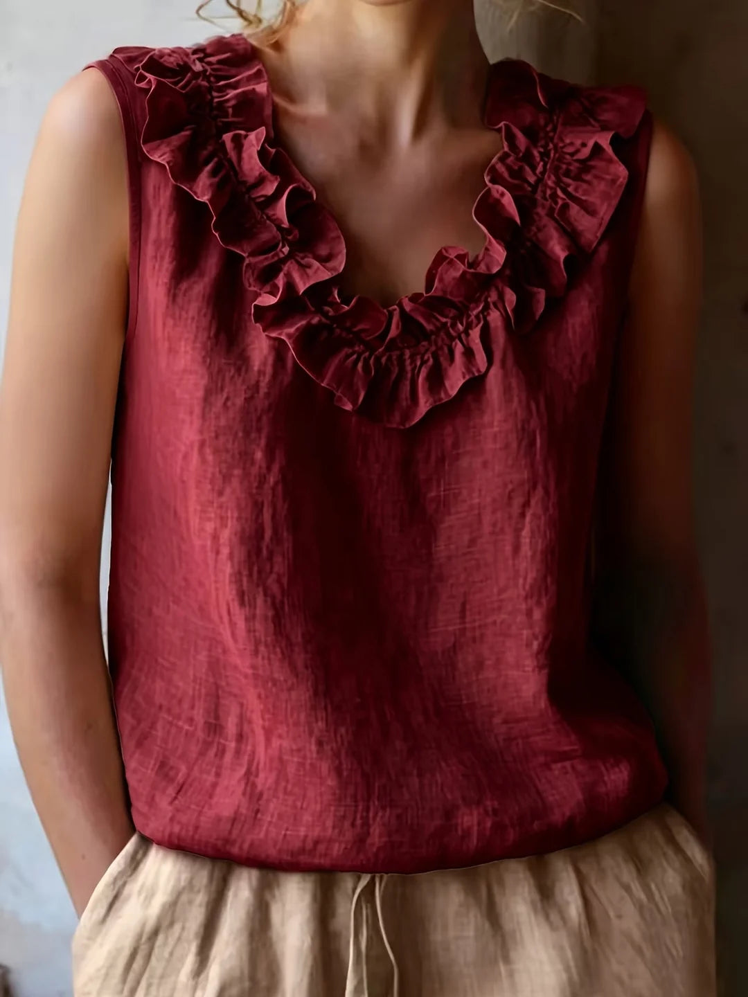 Safiya | Blusa sin Mangas con Cuello de Volantes