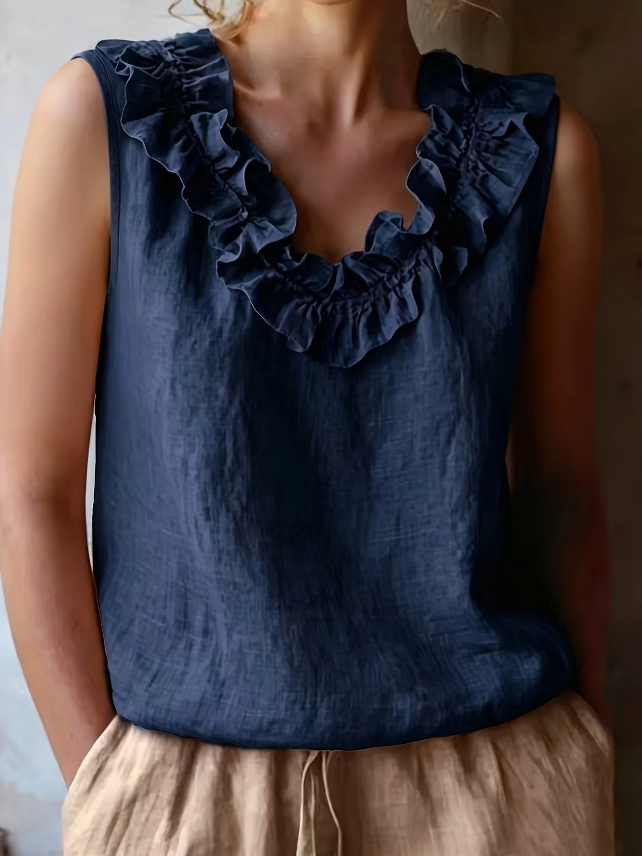 Safiya | Blusa sin Mangas con Cuello de Volantes