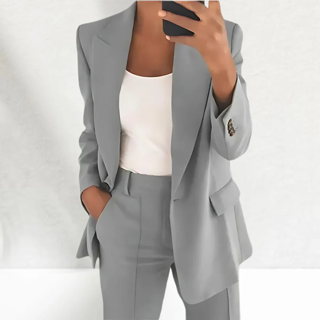 Monica | Traje de mujer de dos piezas