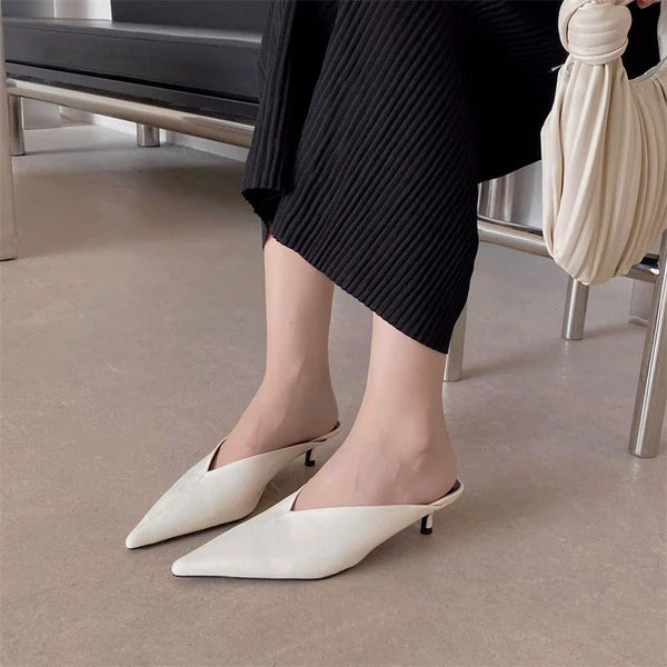 Katy | Mules de Punta con Escote en V
