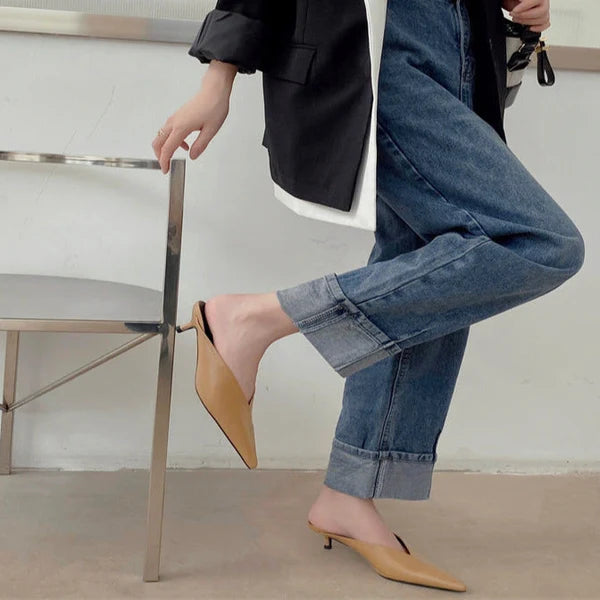 Katy | Mules de Punta con Escote en V