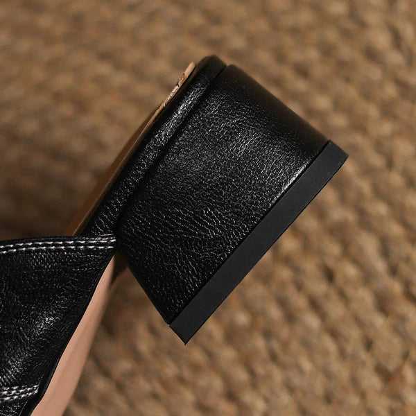 Carolie | Mules con Correa y Punta Cuadrada