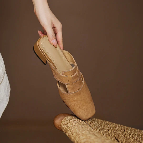 Carolie | Mules con Correa y Punta Cuadrada