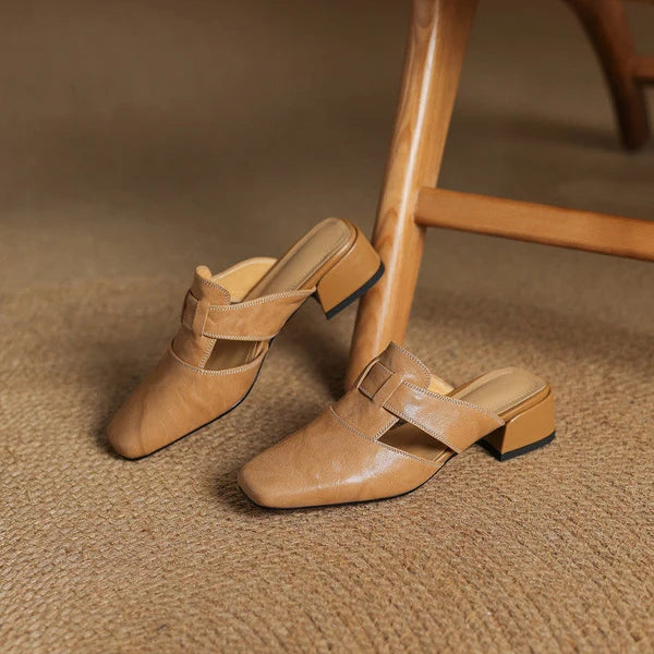 Carolie | Mules con Correa y Punta Cuadrada