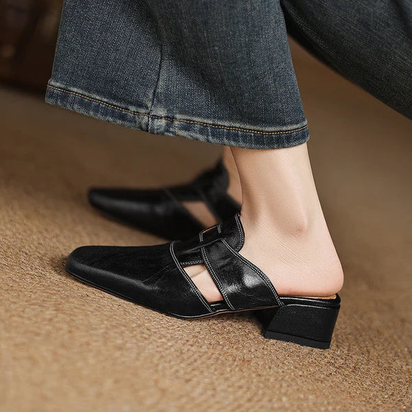 Carolie | Mules con Correa y Punta Cuadrada