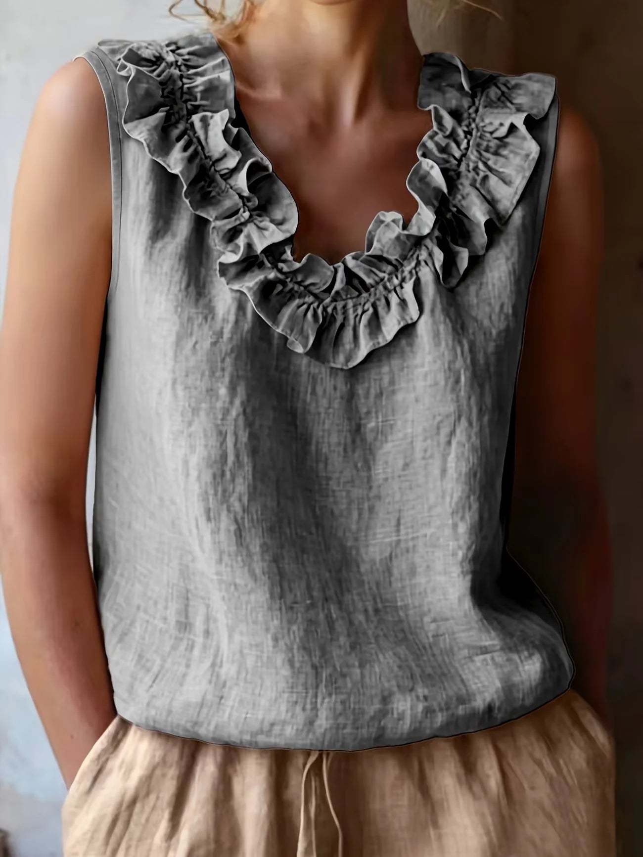 Safiya | Blusa sin Mangas con Cuello de Volantes
