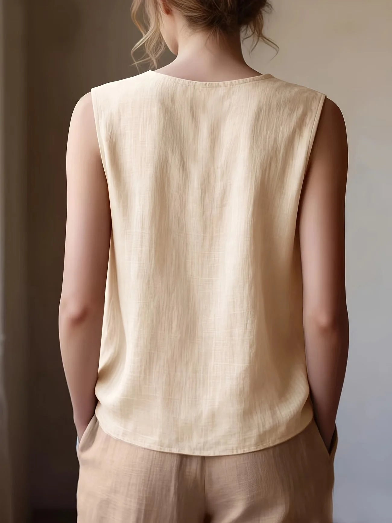Safiya | Blusa sin Mangas con Cuello de Volantes